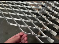 Wire Mesh Logam Diperluas Galvanis Dengan Lubang Berlian 25 * 50mm 1.2 * 2.4m