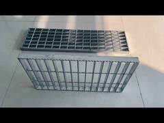 Steel Grating Walkway Lantai Untuk Tangga Hot Dip Galvanized 30 * 5mm