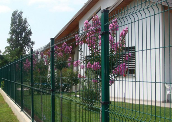 OEM Custom PVC Coated Triangle Fence Panel 4.5mm Wire 2.0x3.0m 75x200mm Mesh Square Post