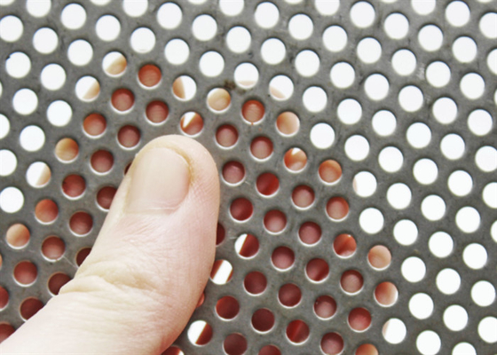 Baja Karbon Rendah Lubang Punching Dekoratif Layar Logam Berlubang 2.0mm