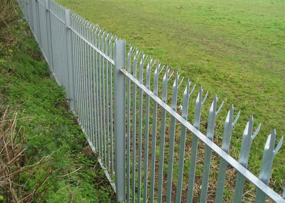 Euro Pvc Dilapisi 1,8 * 2,75m Pagar Palisade Baja W Pucat Untuk Taman
