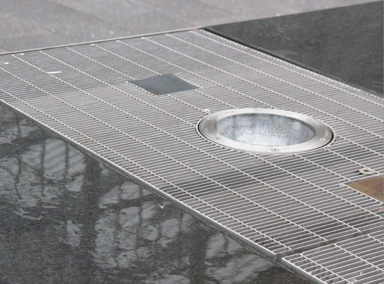 Q235 Hot Dipped Galvanized Walkway Grating 32*3mm Stair Tapak Grating