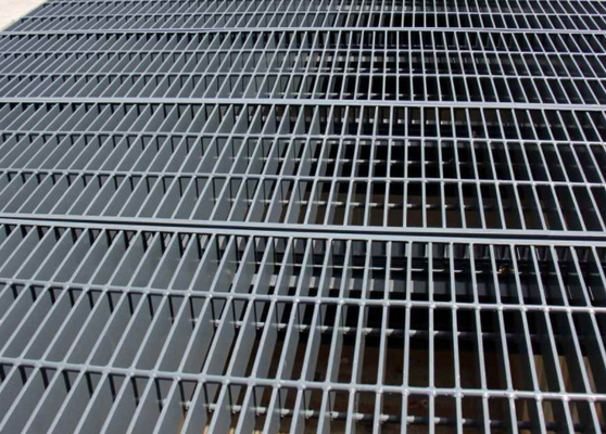 30*3mm Steel Driveway Grating Untuk Drain Cover High Solidity