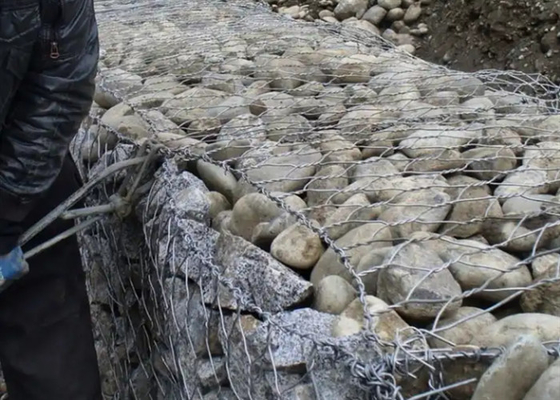 80x100mm Pvc dilapisi Gabion Wire Mesh Dalam Flood Control Wall Pengendali