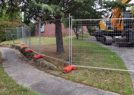Kanada Temporary Panel Fence Portable Fencing 2.1*2.4m Untuk Olahraga / Konser