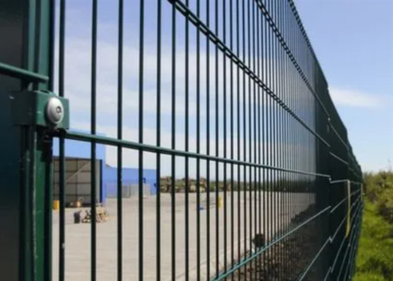 OEM Twin Wire Double Loop Wire Fencing dengan Square Post 50*100mm