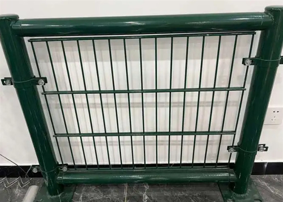 Galvanized Double Loop Wire Fencing Untuk Industri 75 * 150mm Lubang