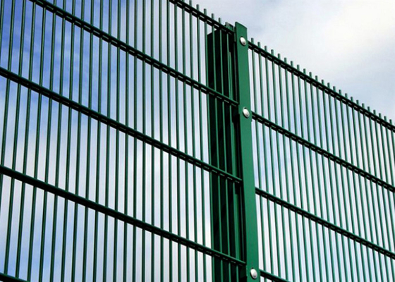 Galvanized / PVC Lapisan Hitam Warna Double Loop Wire Pagar Untuk Perlindungan