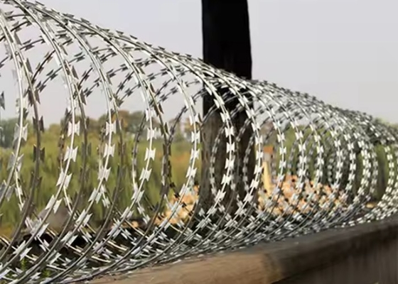 Perbatasan Pagar Pengikat kawat berduri Hot Dip Galvanized PVC Lapisan