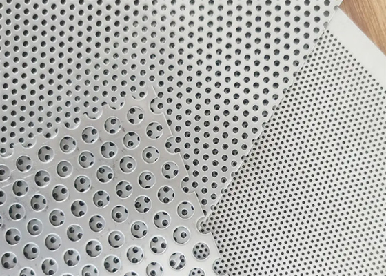 Panjang 100-2500 mm Perforated Wire Mesh dalam baja karbon rendah