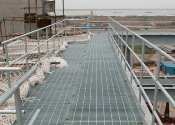 Heavy Duty Anti Slip Rustless Steel Walkway Grating Lantai Industri yang awet