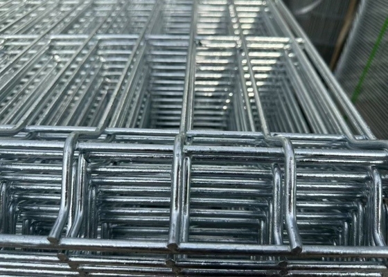 High Security Triangle Fence Panel Anti Cut Wire Mesh Untuk Perimeter Perlindungan