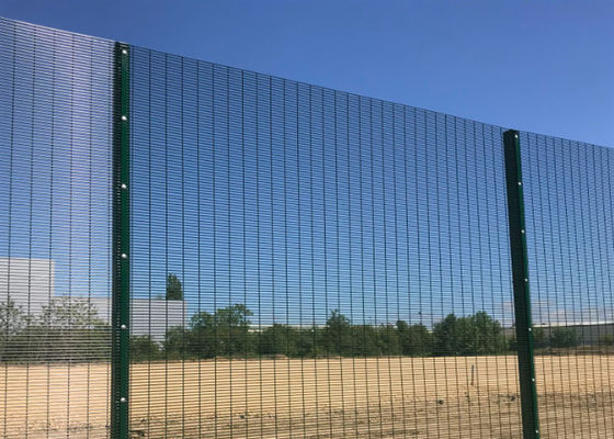 3D Curved Hot Dip Galvanized 358 Security Fencing Untuk Sekolah / Taman 4.0mm