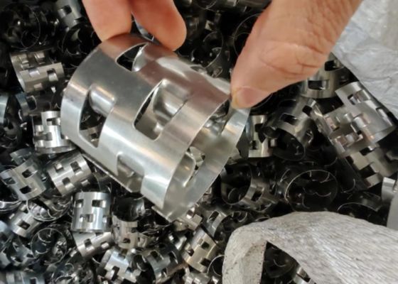 SS316 Pall Ring Metal Random Packing untuk Menara Penggosok Gas 50*50*0.5mm