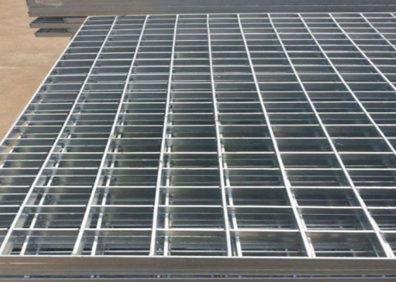 Anti-Slip Perforated Walkway Grates Korosi Proof untuk Keamanan Pejalan kaki