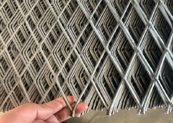 Dekorasi Mesh Metal diperluas untuk fasad arsitektur dan sistem penyamaran matahari