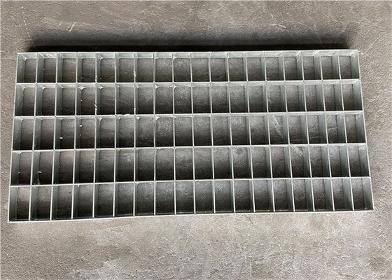Iso9001 Hot Dipped Galvanized 32 * 5mm Steel Walkway Grating