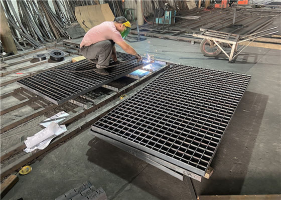 Galvanized Press Locked Welded 0.3mm Walkway Steel Grating Untuk Pabrik Mesin