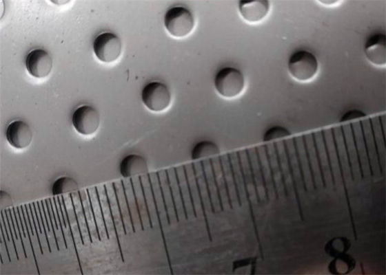 Baja Karbon Rendah 1220 X 2440mm Perforated Metal Mesh 1.5mm Tebal