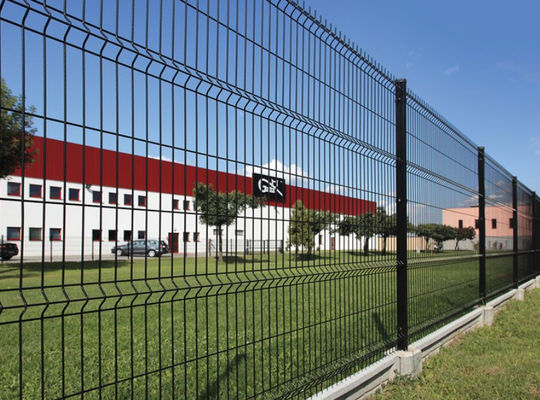 Galvanized Steel Welded Curved 3d Wire Mesh Fence Untuk Taman Bermain Komersial