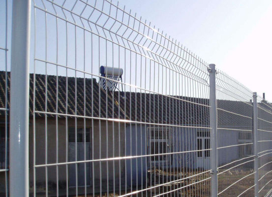 1.8 * 3.0m Pagar Segitiga Berbentuk Persik Hijau Untuk Properti Pribadi