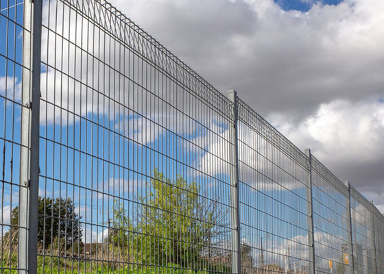 Durable Welded 358 Anti Climb Security Fence 3 ''X 0.5'' X 8 Gauge Untuk Bandara