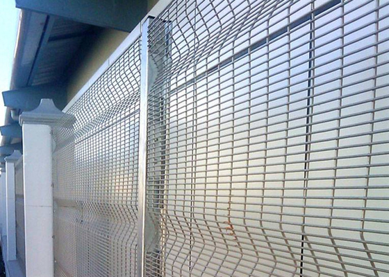 60x60mm 358 Mesh Fence Hot Dip Galvanized / Power Coated Wire Untuk Keamanan Bandara
