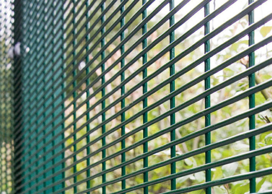 4.0mm Prison Mesh Fence Dilapisi Pvc / Hot Dip Galvanized Anti Climb